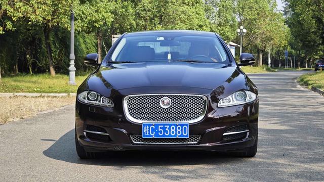 Jaguar XJ