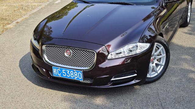 Jaguar XJ