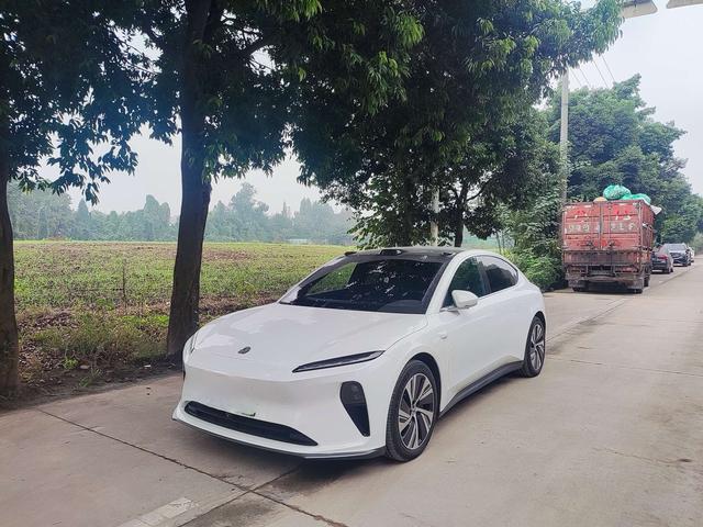 NIO ET5