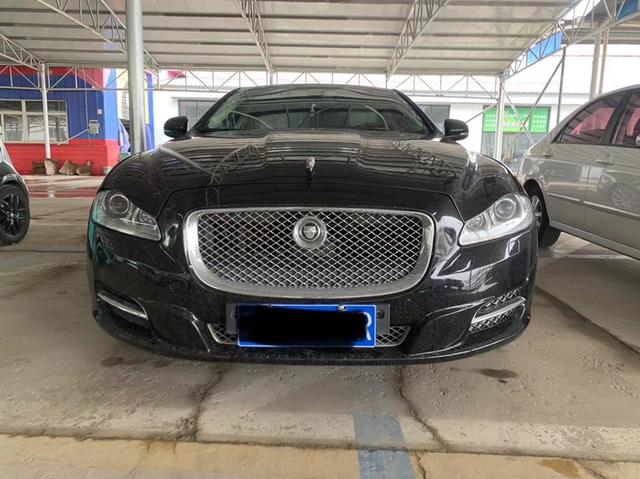 Jaguar XJ