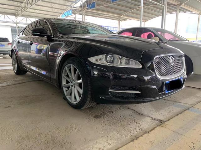 Jaguar XJ