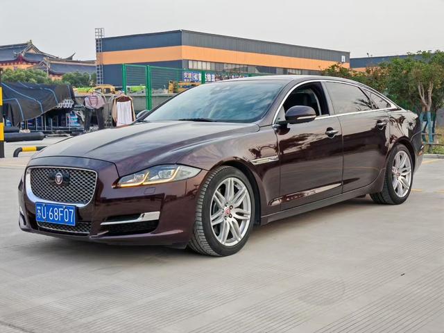 Jaguar XJ