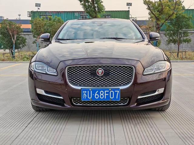 Jaguar XJ