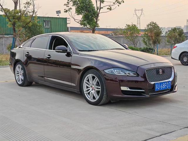 Jaguar XJ