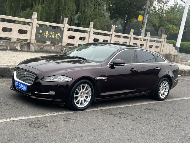 Jaguar XJ