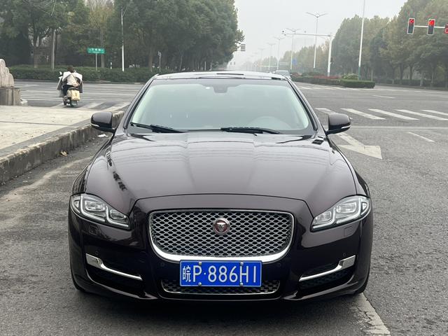 Jaguar XJ