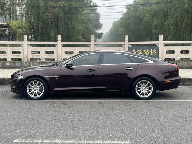 Jaguar XJ