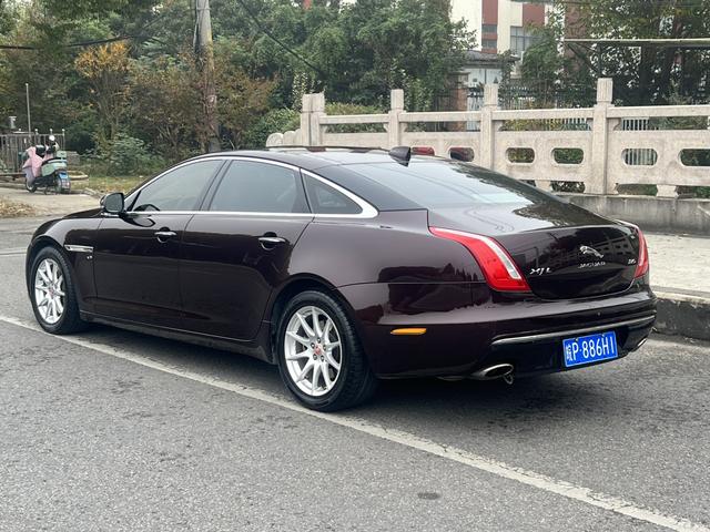 Jaguar XJ