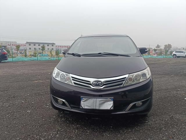 BYD M6