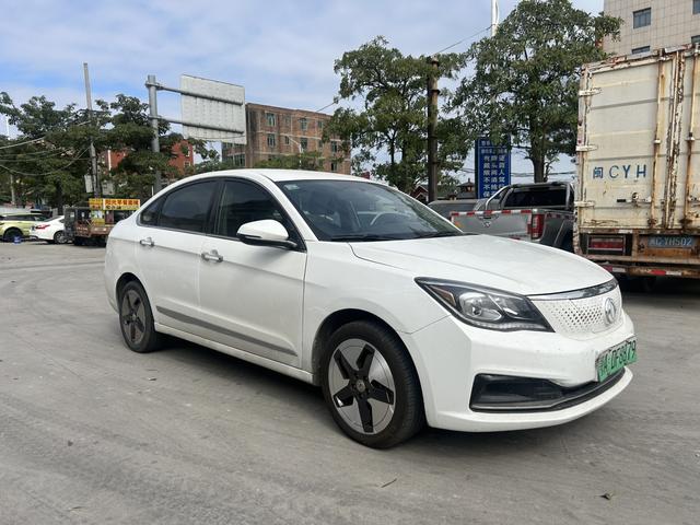 Dongfeng Fengshen E70