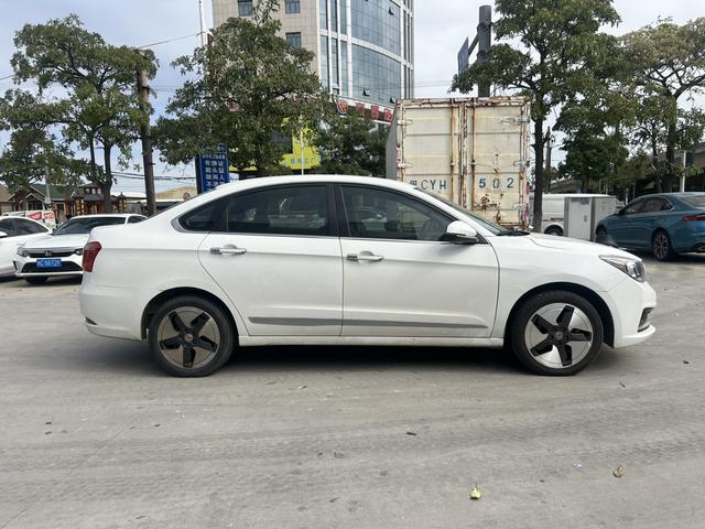 Dongfeng Fengshen E70