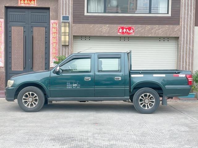 Isuzu pickup truck