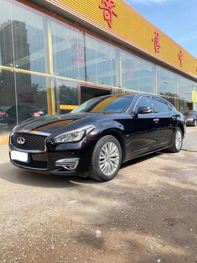 Infiniti Q70