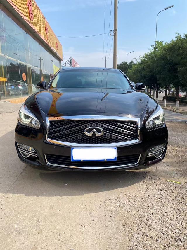 Infiniti Q70