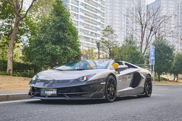 Lamborghini Aventador