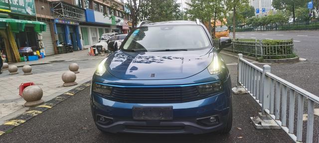 Lynk & Co 01