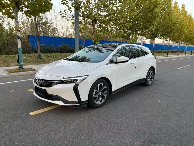 Buick Weilan 6 PHEV