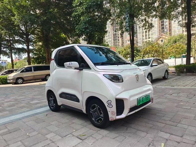 Baojun E200