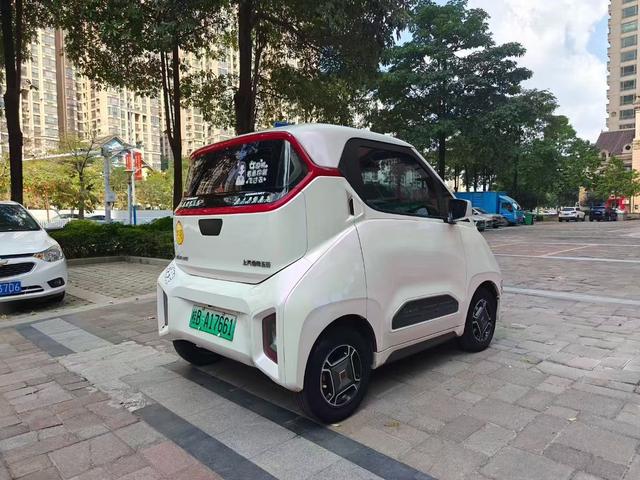 Baojun E200