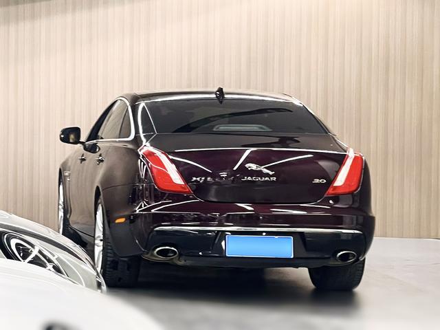 Jaguar XJ