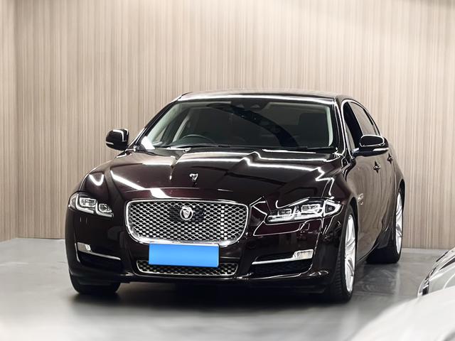 Jaguar XJ