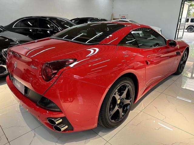 Ferrari California T