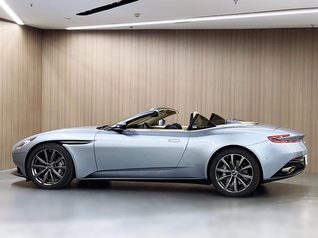 Aston Martin DB11