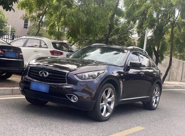 Infiniti QX70