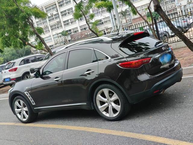 Infiniti QX70