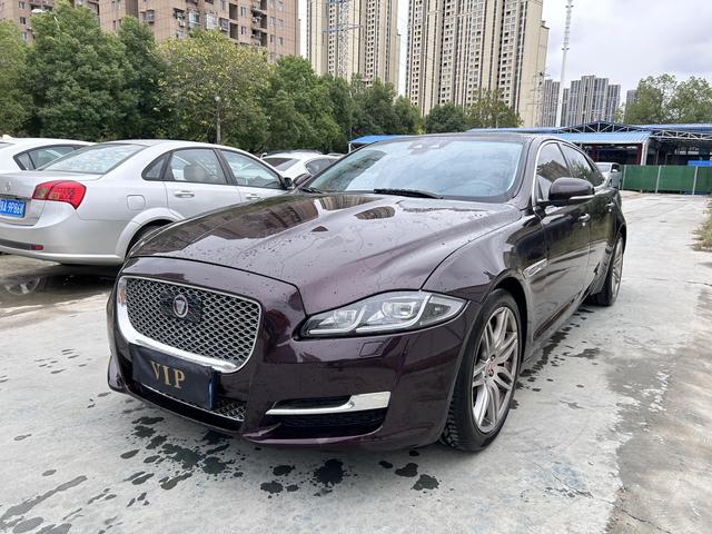 Jaguar XJ