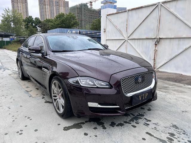 Jaguar XJ