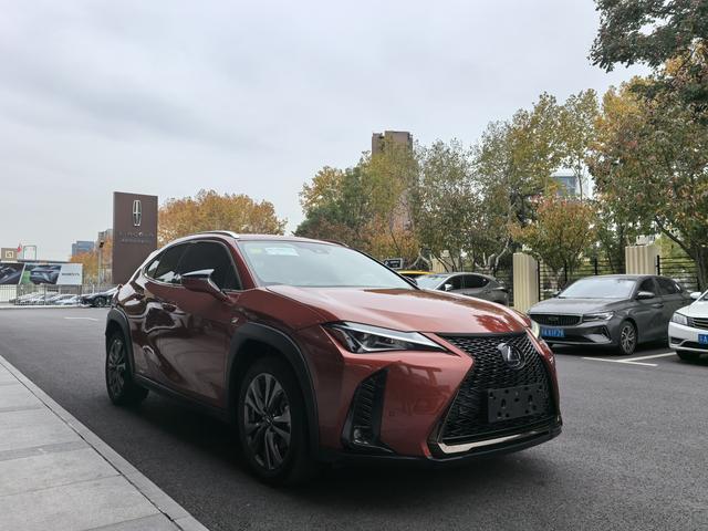 Lexus UX