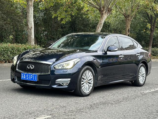 Infiniti Q70