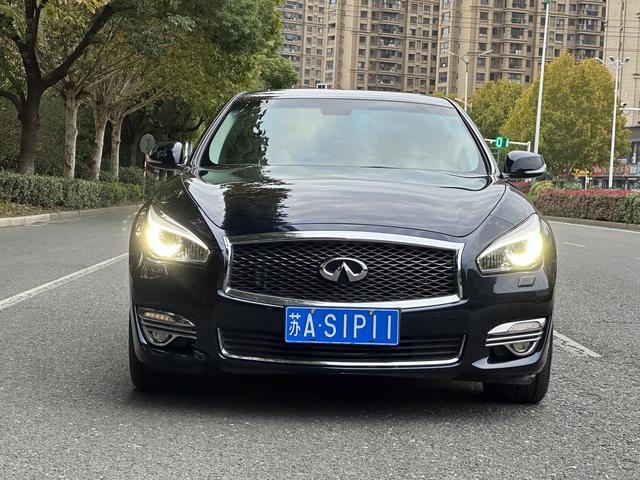 Infiniti Q70