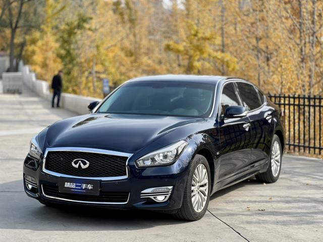 Infiniti Q70