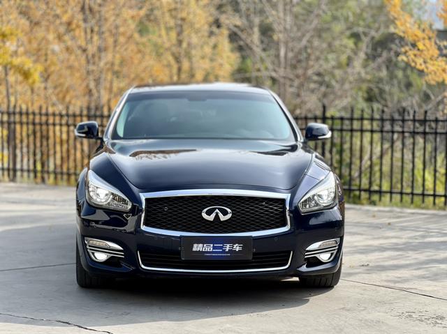 Infiniti Q70