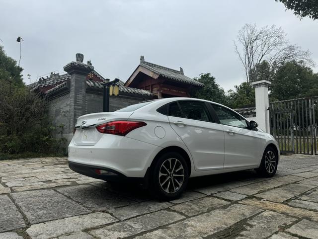 Chery Arrizo 5