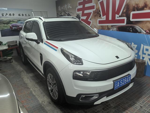 Lynk & Co 01