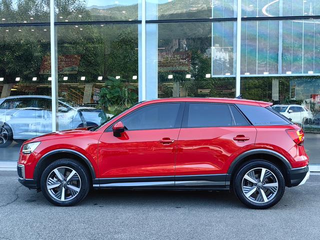 Audi Q2L e-tron