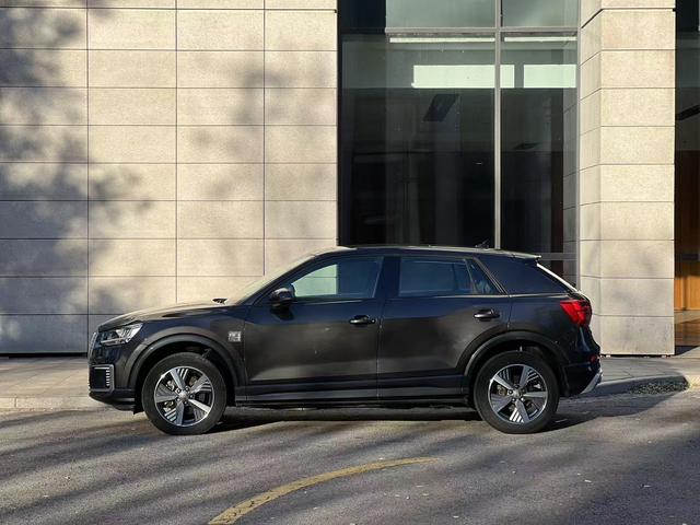 Audi Q2L e-tron