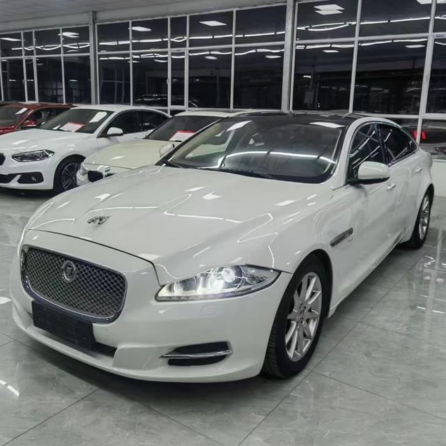 Jaguar XJ