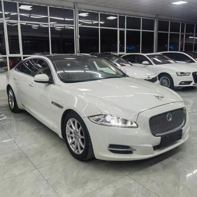 Jaguar XJ