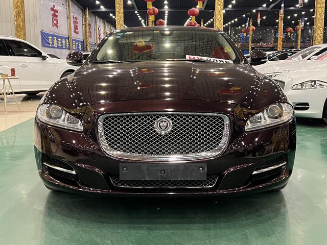 Jaguar XJ