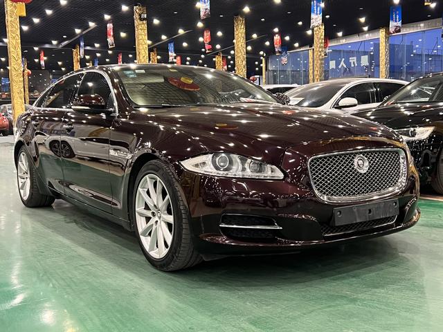 Jaguar XJ