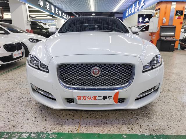 Jaguar XJ