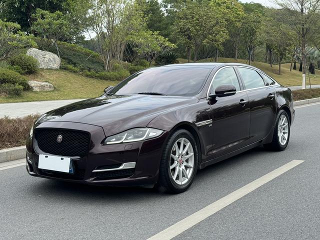 Jaguar XJ