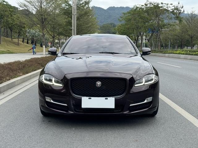 Jaguar XJ