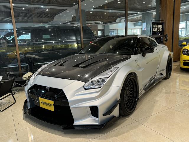 Nissan GT-R