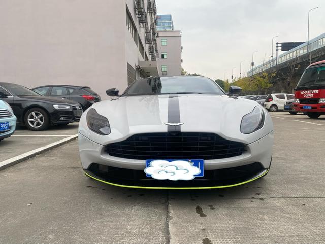 Aston Martin DB11