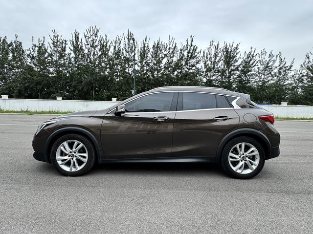 Infiniti QX30